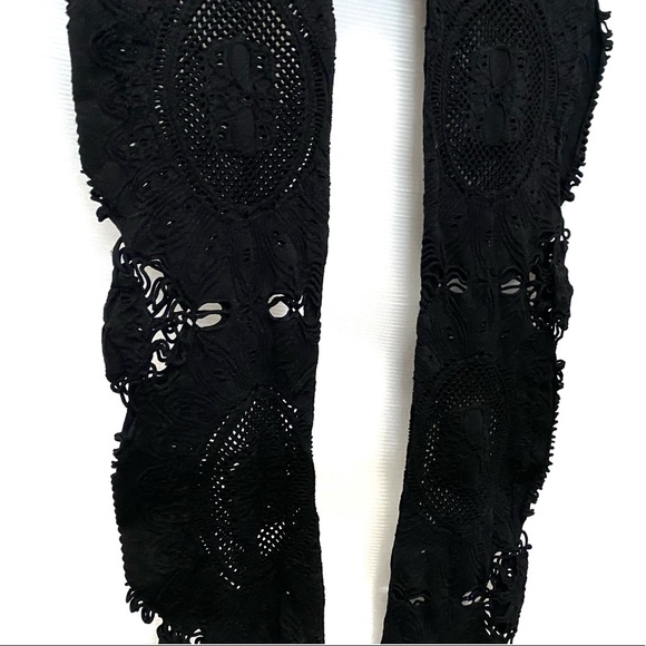 Hot Kiss Crochet Leggings - Picture 5 of 6